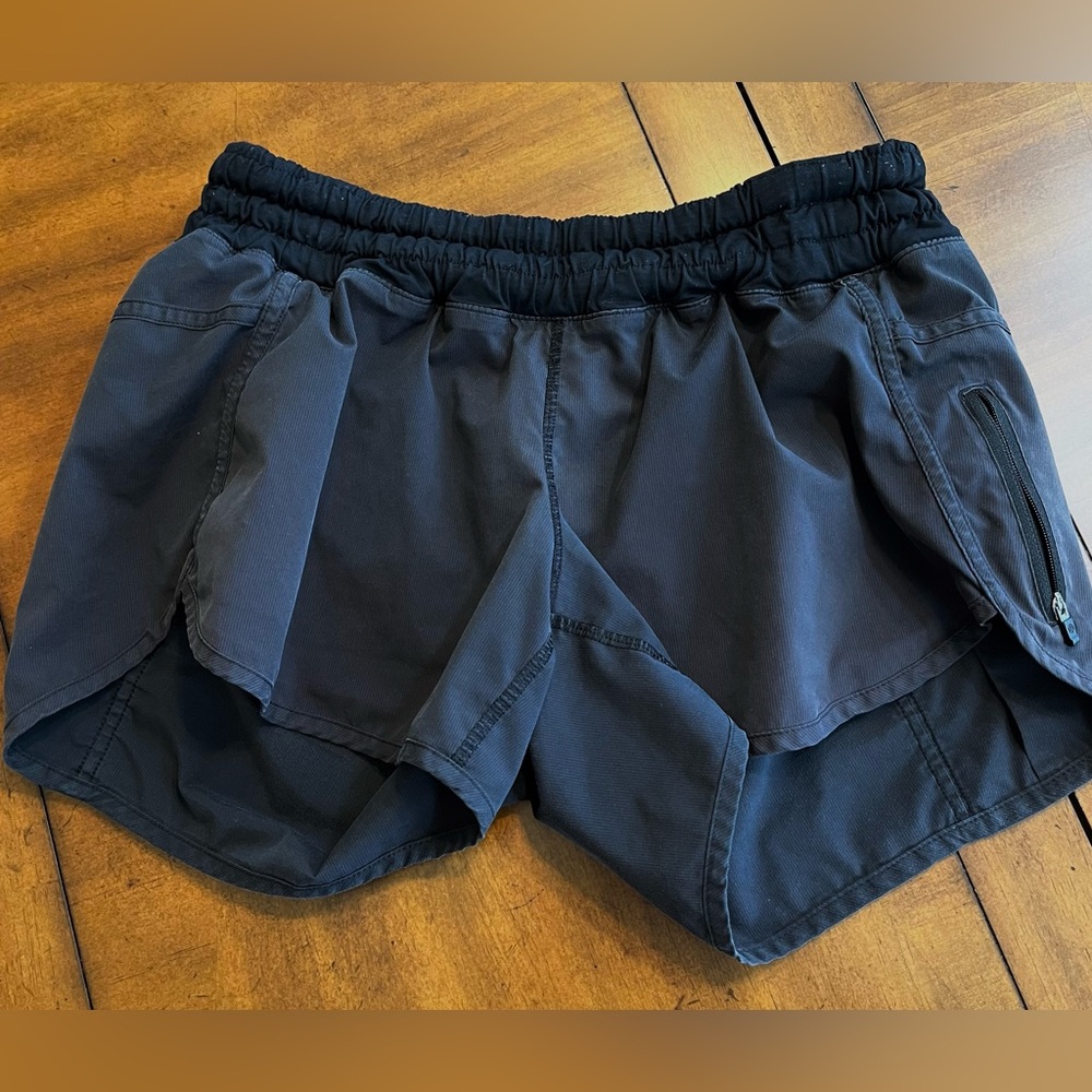 Lululemon Black Tracker high-rise Lined Short 6”Size